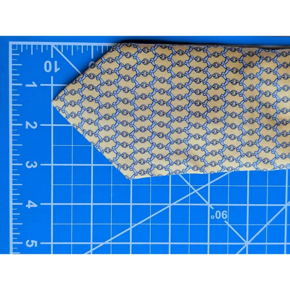 Vintage Hermès 100% Silk Men's Yellow Tie With Geometric Chain-Link Pattern.